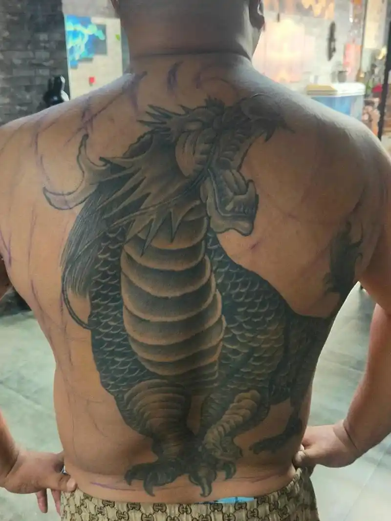 老图添加背景#tattoo #满背纹身 #未成年拒绝纹身 # - 抖音