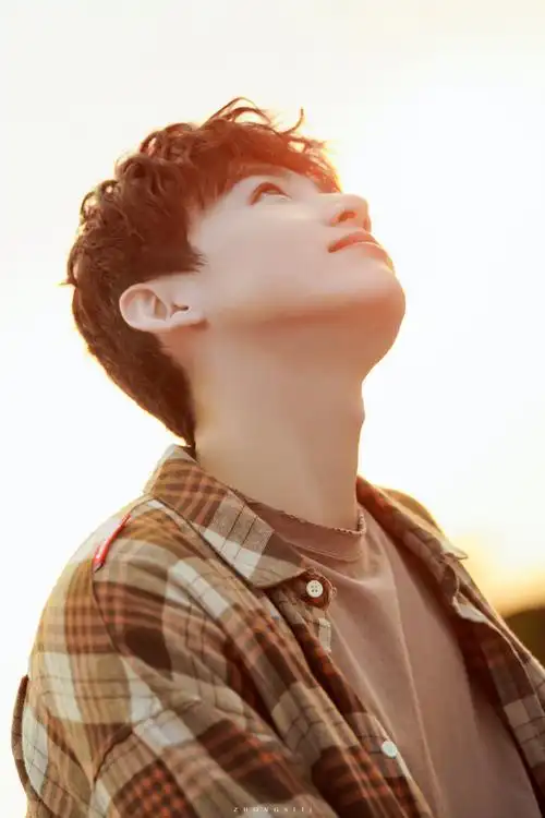 白敬亭八零九零##白敬亭过三爽