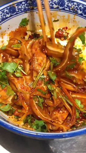 为什么熟食店凉拌菜不用盐因为他们都用秘制酱油凉拌菜制作