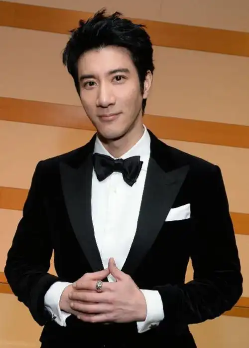 45岁王力宏最新近照剪短发帅回巅峰生图状态超年轻