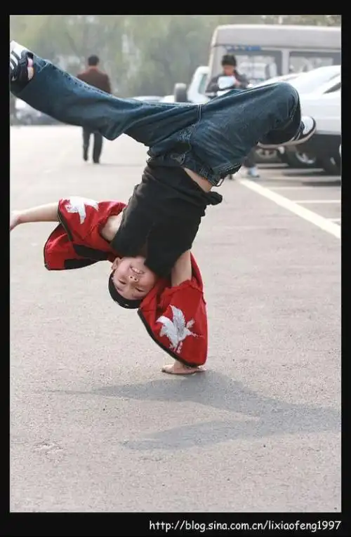 在中国会跳breaking街舞里面的托马斯的小孩最小年纪是多少?叫什么?