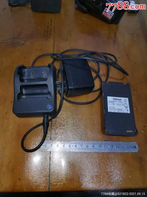 老式诺基亚手机电池充电器一组