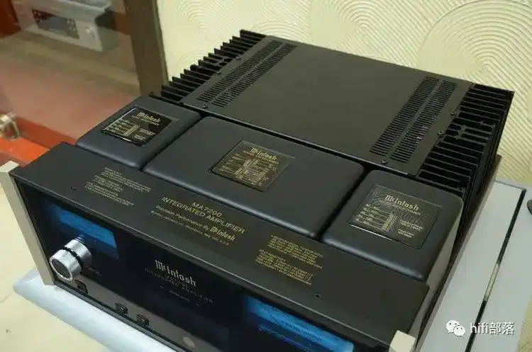 中性真实又美丽mcintosh麦景图ma7200放大器