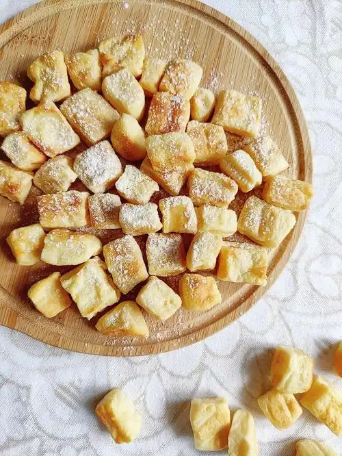 小馒头04做法很简单,材料也简单鸡蛋1个04奶粉4g05白糖5g96