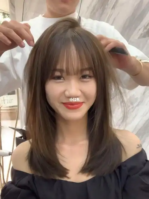 2021最受欢迎的减龄发型推荐,秋冬必备的减龄发型.温柔甜美的视觉感.