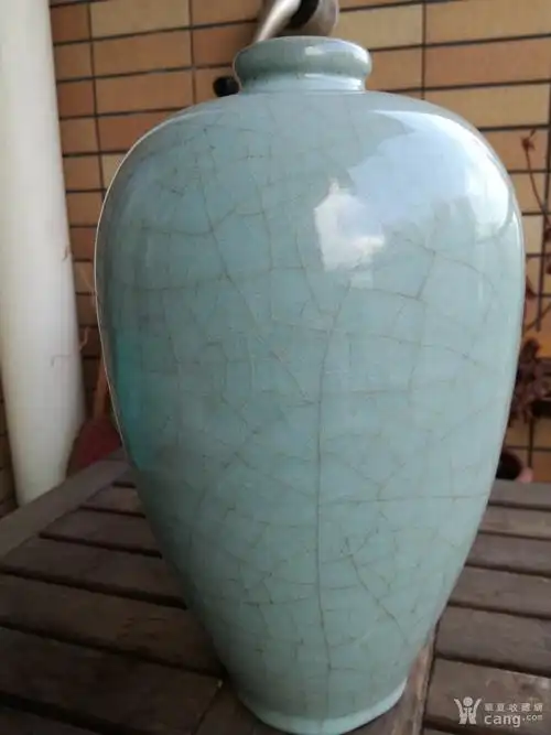 南宋修内司官窑粉青釉梅瓶