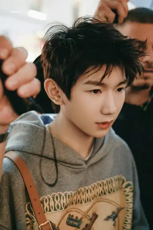 bally全球品牌代言人王源##王源米兰时装周探店