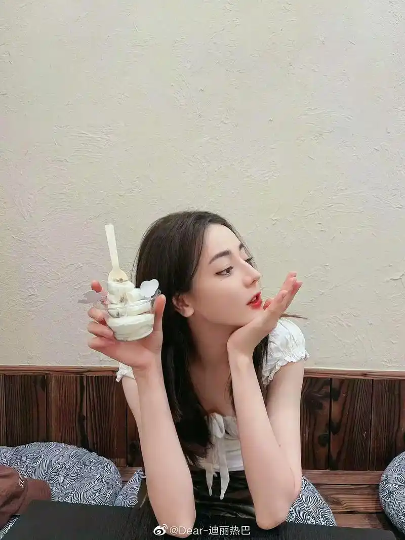 分享照片 热巴真的是人间理想啊#迪丽热巴迪力木拉提 - 抖音