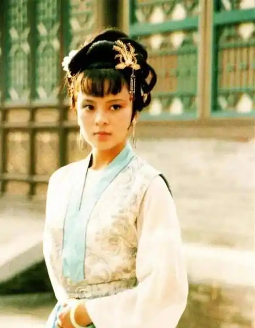 她是刘晓庆的闺蜜,傅彪的同学,低调的戏骨,55岁依旧未婚演配角_颜庆宇