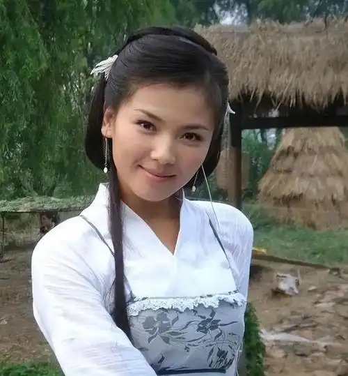 刘涛在复出后的短时间内确实非常努力,接演了大量的影视作品和商演