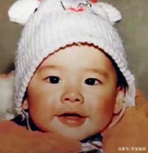 明星小时候和幼儿时期的照片