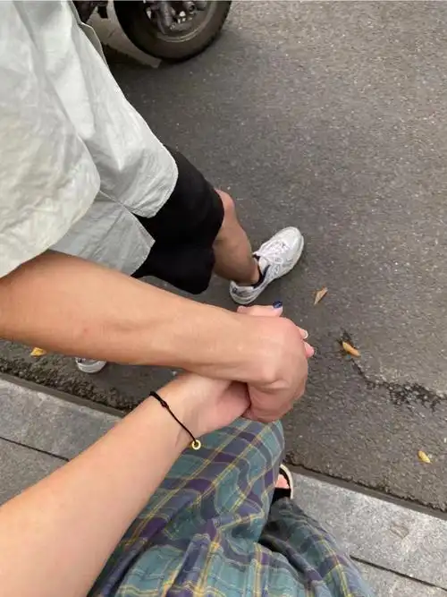 恭喜男女嘉宾成功牵手