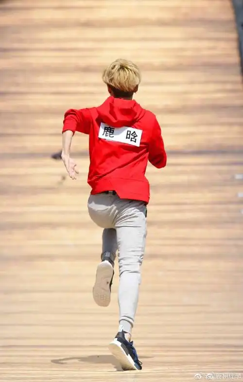 鹿晗中国联通创新合伙人#04#福鹿相伴卡#今天分享一组背影04虽然