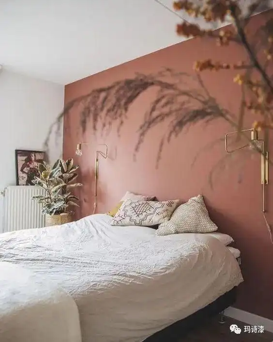 ▍▍豆沙红 灰色:豆沙红的墙面作背景,灰色物品作点缀,让室内拥有更