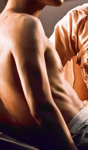 肖战极度自律让人佩服,拍戏时练的肌肉线条太好看了