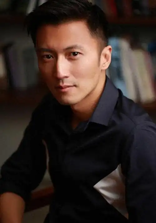 谢霆锋气到住院16岁大儿子恋爱中女友年龄比张柏芝还大