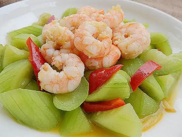 清淡可口:虾仁炒丝瓜