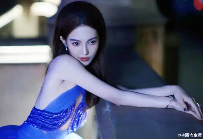 金晨的水晶鞋好像不见了