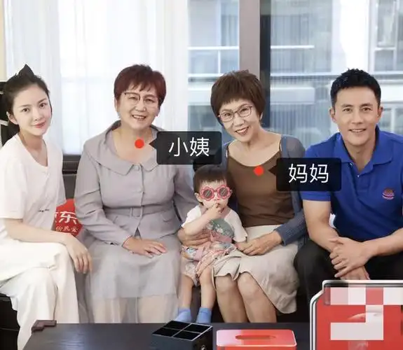 年轻由于杜淳母亲没有现身《婆婆和妈妈》,所以增加了不少神秘感,如今