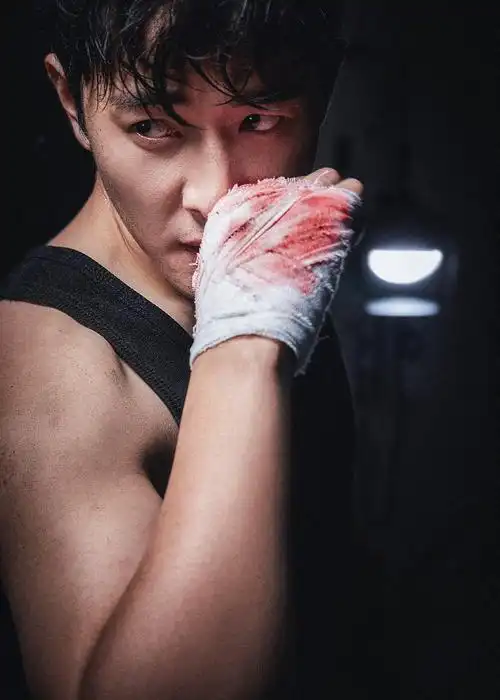 罗晋打拳写真曝光 变身硬汉荷尔蒙爆棚