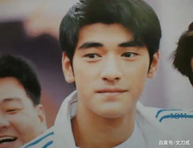 以至于,小时候的金城武一直视台湾话为母语,自然也把自己当成台湾人.