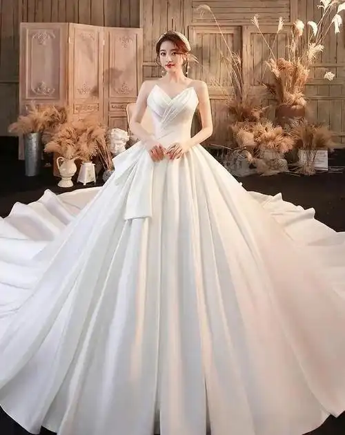 身披婚纱是女人这辈子最美的时刻