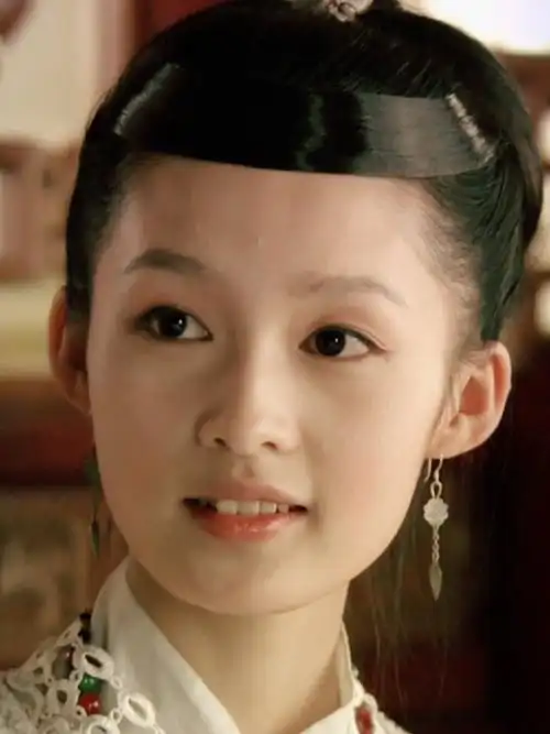 李沁从《红楼梦》开始我就有关注她,总觉得她身上有股很独特清冷的