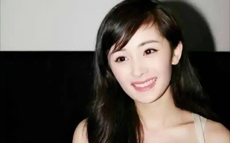 杨幂早期青涩照片,大幂幂真是从小美到大!