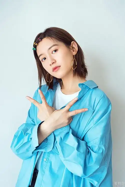 苏青交通灯发夹超吸晴 俏皮解锁比耶六连拍