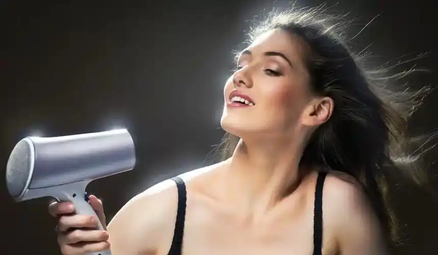 你真的会吹头发吗?冬季必须掌握吹风的三个技巧