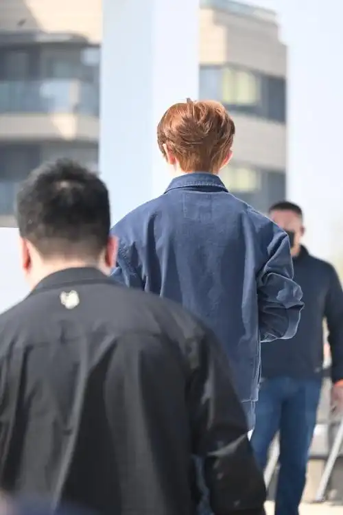 完美的后脑勺,完美的侧脸,完美的人  超生的图直出,我人已经被帅没了