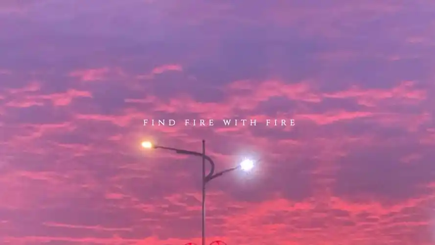 晚霞好美,浪漫的橘粉渐变紫色天空