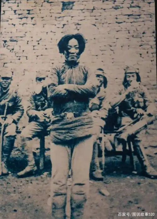 最美24岁抗日女兵,侵华老兵下跪谢罪:她最后一笑一生无法面对