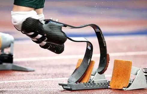 假肢运动员能否和正常人一起比赛?