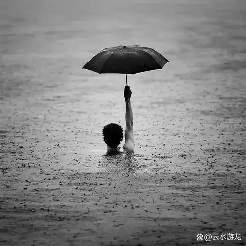 微信头像 | 黑白色总会感觉有孤独感