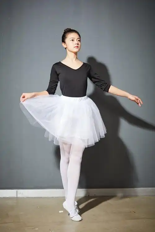 董子健旗下赵今麦穿少女裙跳芭蕾太惊艳难怪成新一届国民闺女