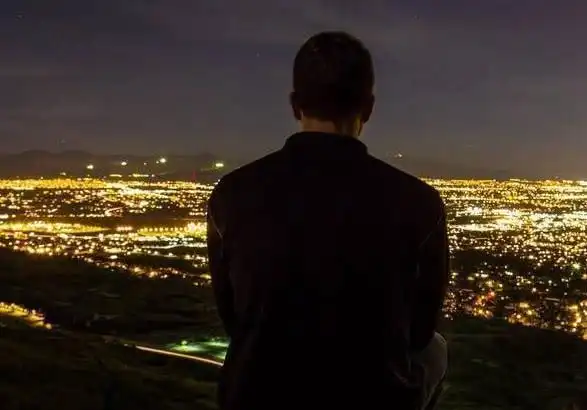 心理测试你觉得哪个男人的背影最帅测他是有苦自己扛的人吗