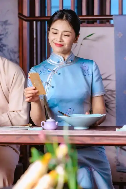 刘涛一馔千年##刘涛穿宋锦旗袍好美##一馔千年##苏州不是美食荒