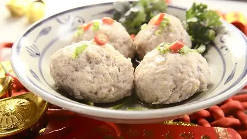 清蒸狮子头,荸荠的清香让丸子口感爆棚