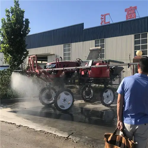 13米喷幅的四轮自走式打药机农用打药车