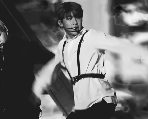 6】朴佑镇:舞台造就你,你主宰舞台_为人