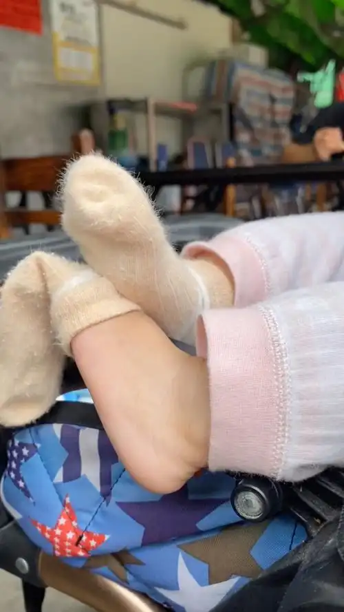 这脚丫子厉害91这么脱袜子的