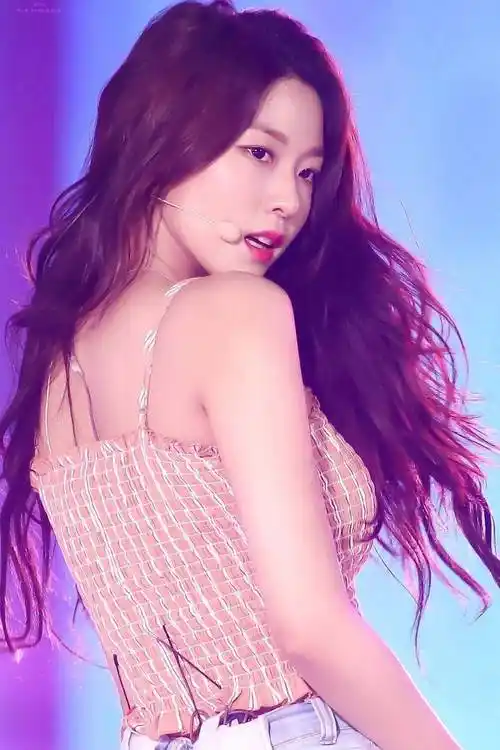 韩国aoa女团金雪炫,魔鬼的身材._首尔_女孩子_组合