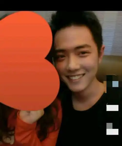 肖战上大学时候好宠溺女友啊,恩爱老照片被翻出模样大变