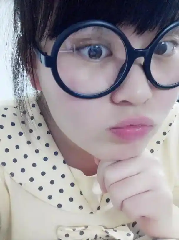 前奏一响  小李登场 一个嘟嘴拍照女孩的进化史#从前那个gi - 抖音