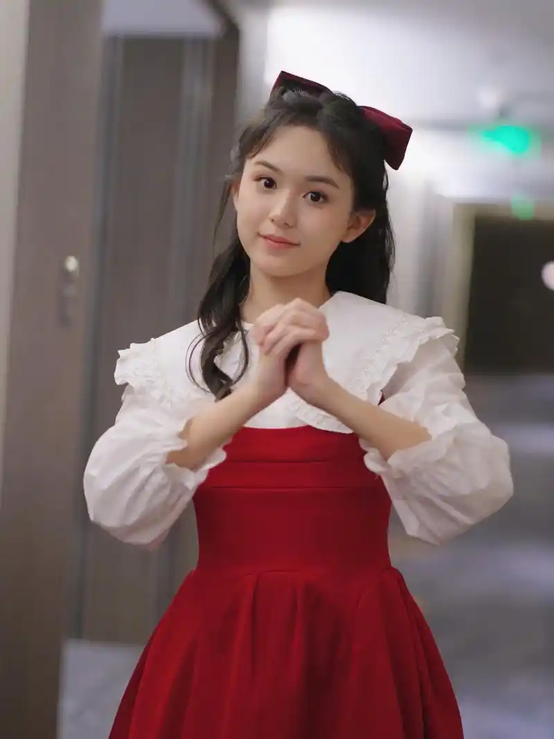 刘楚恬长大了 恬恬已经168啦! 颜值与才华并存的姑娘～ 新年快乐!