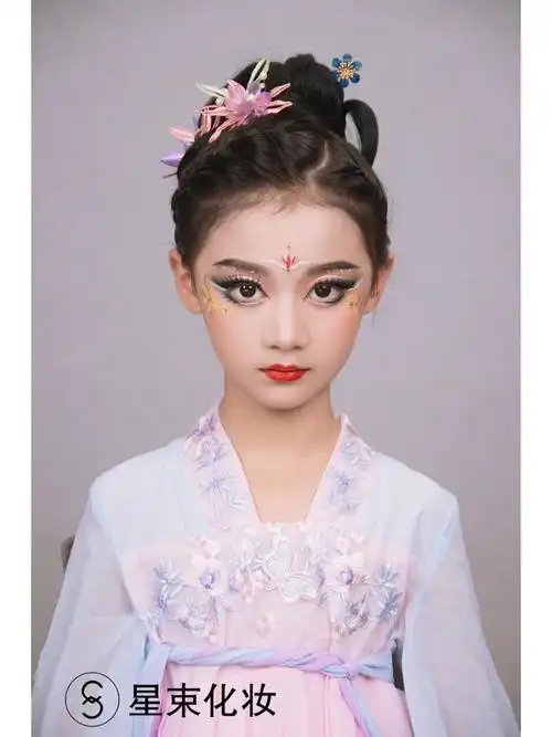 来一波预告儿童古典舞妆面预告#星束露水女孩  #儿童舞台妆  #舞台妆