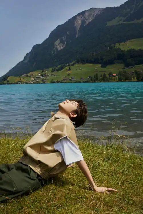 王源立冬生日照