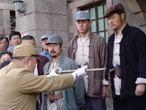 《铁道游击队》热播王新民率主创进校园(组图)