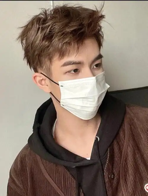 亚麻冷棕男生秋冬发色推荐男生染发